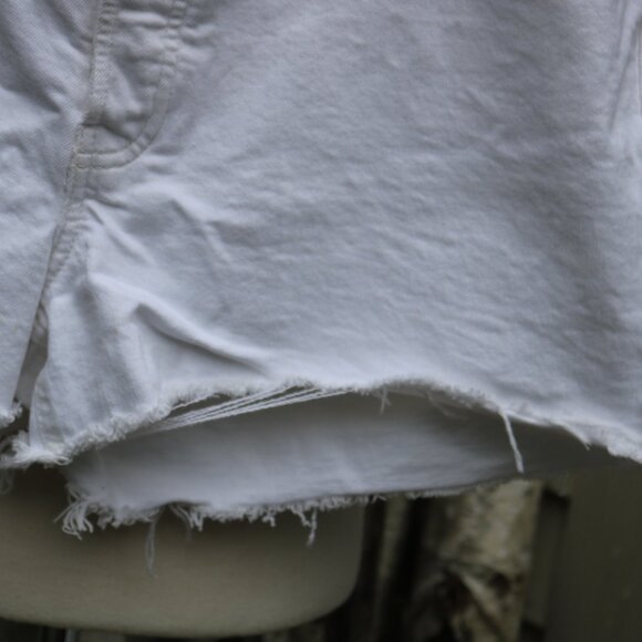 Old Navy Plus Size White High Rise OG Straight Stretch Jean Cut Off Shorts Sz 18 - Picture 4 of 9